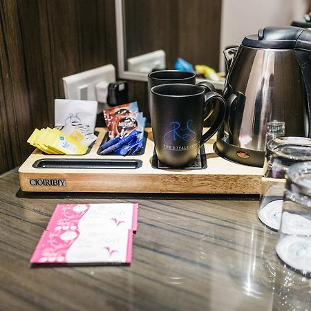 เดอะ รอยัล ซีเนต เรซ คอร์ส โร้ด Hotel บังกาลอร์ ภายนอก รูปภาพ