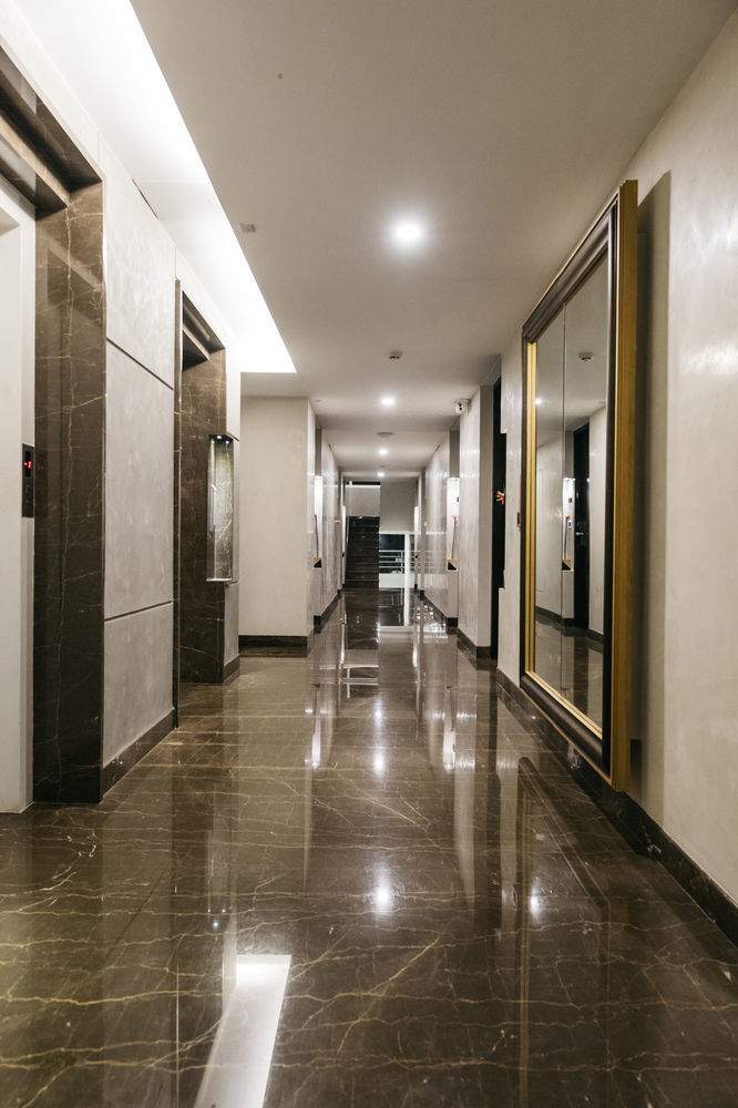 เดอะ รอยัล ซีเนต เรซ คอร์ส โร้ด Hotel บังกาลอร์ ภายนอก รูปภาพ