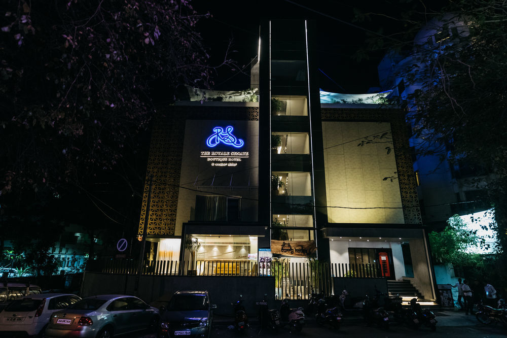 เดอะ รอยัล ซีเนต เรซ คอร์ส โร้ด Hotel บังกาลอร์ ภายนอก รูปภาพ