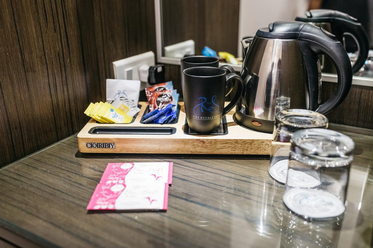 เดอะ รอยัล ซีเนต เรซ คอร์ส โร้ด Hotel บังกาลอร์ ภายนอก รูปภาพ