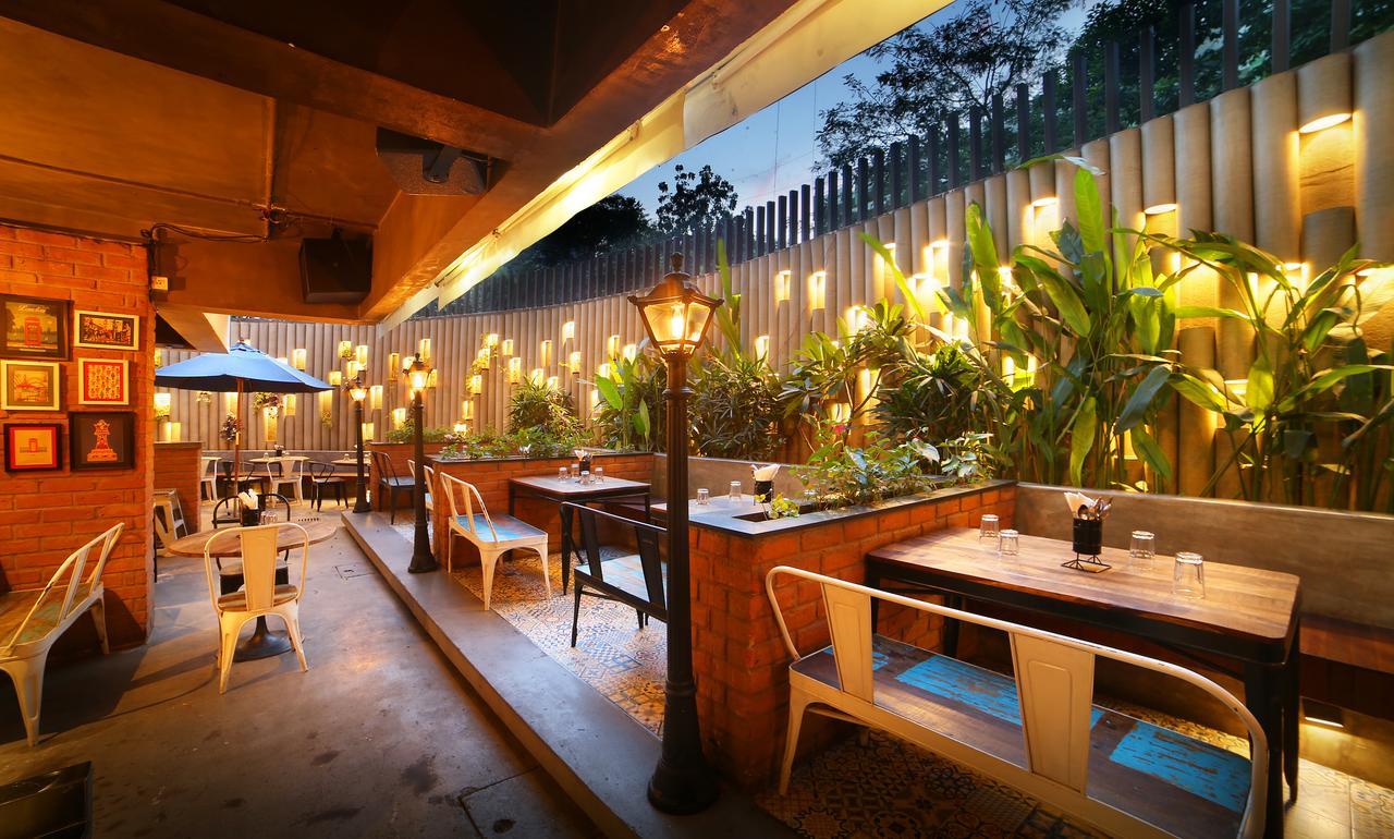เดอะ รอยัล ซีเนต เรซ คอร์ส โร้ด Hotel บังกาลอร์ ภายนอก รูปภาพ