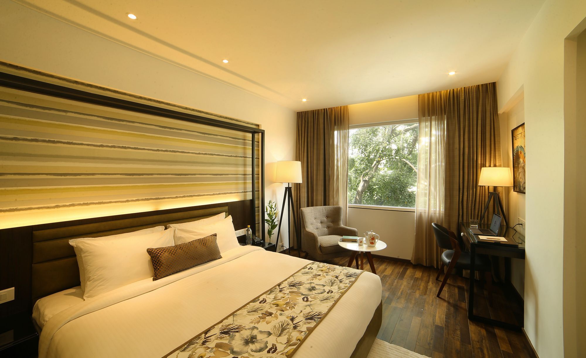 เดอะ รอยัล ซีเนต เรซ คอร์ส โร้ด Hotel บังกาลอร์ ภายนอก รูปภาพ