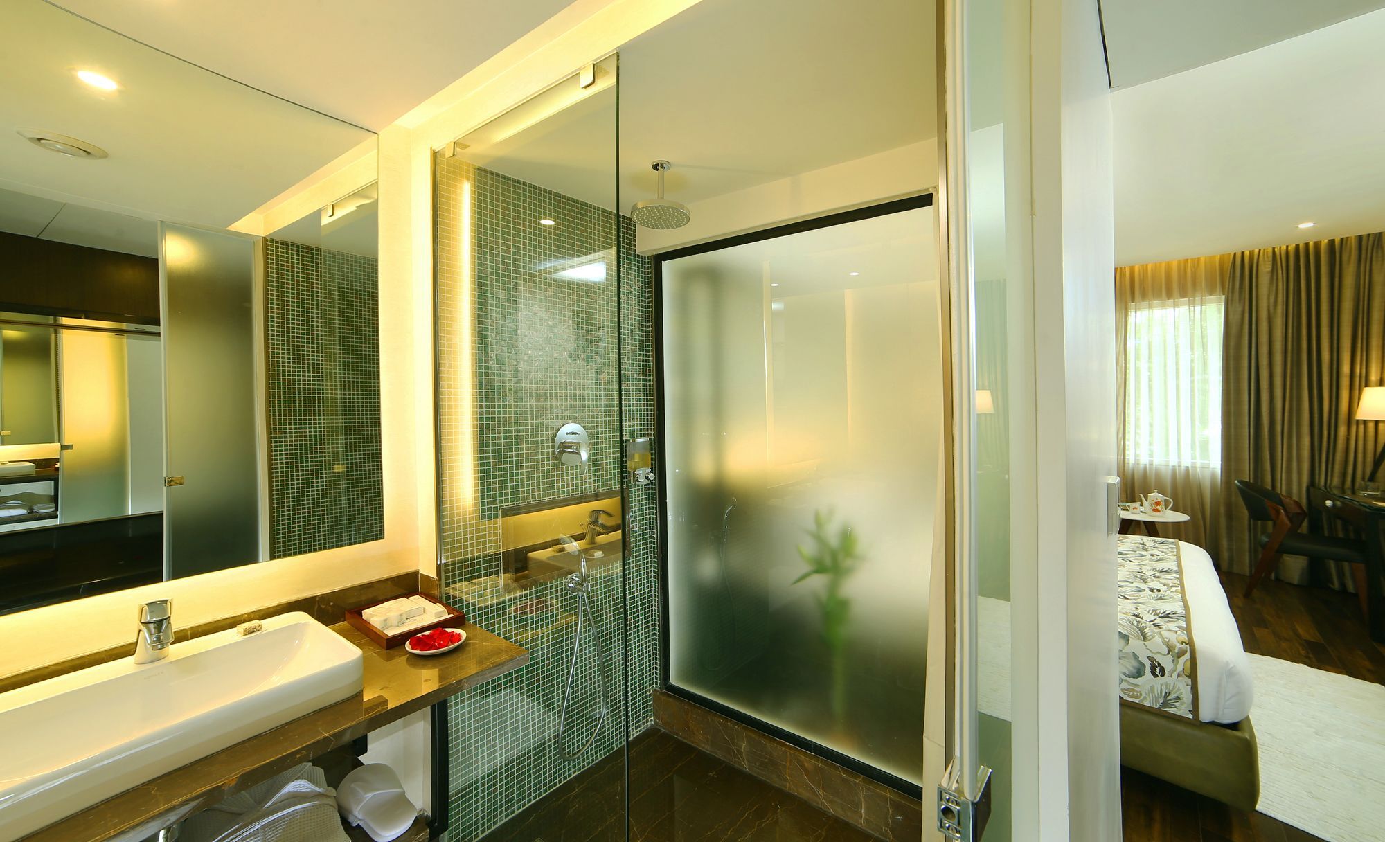 เดอะ รอยัล ซีเนต เรซ คอร์ส โร้ด Hotel บังกาลอร์ ภายนอก รูปภาพ