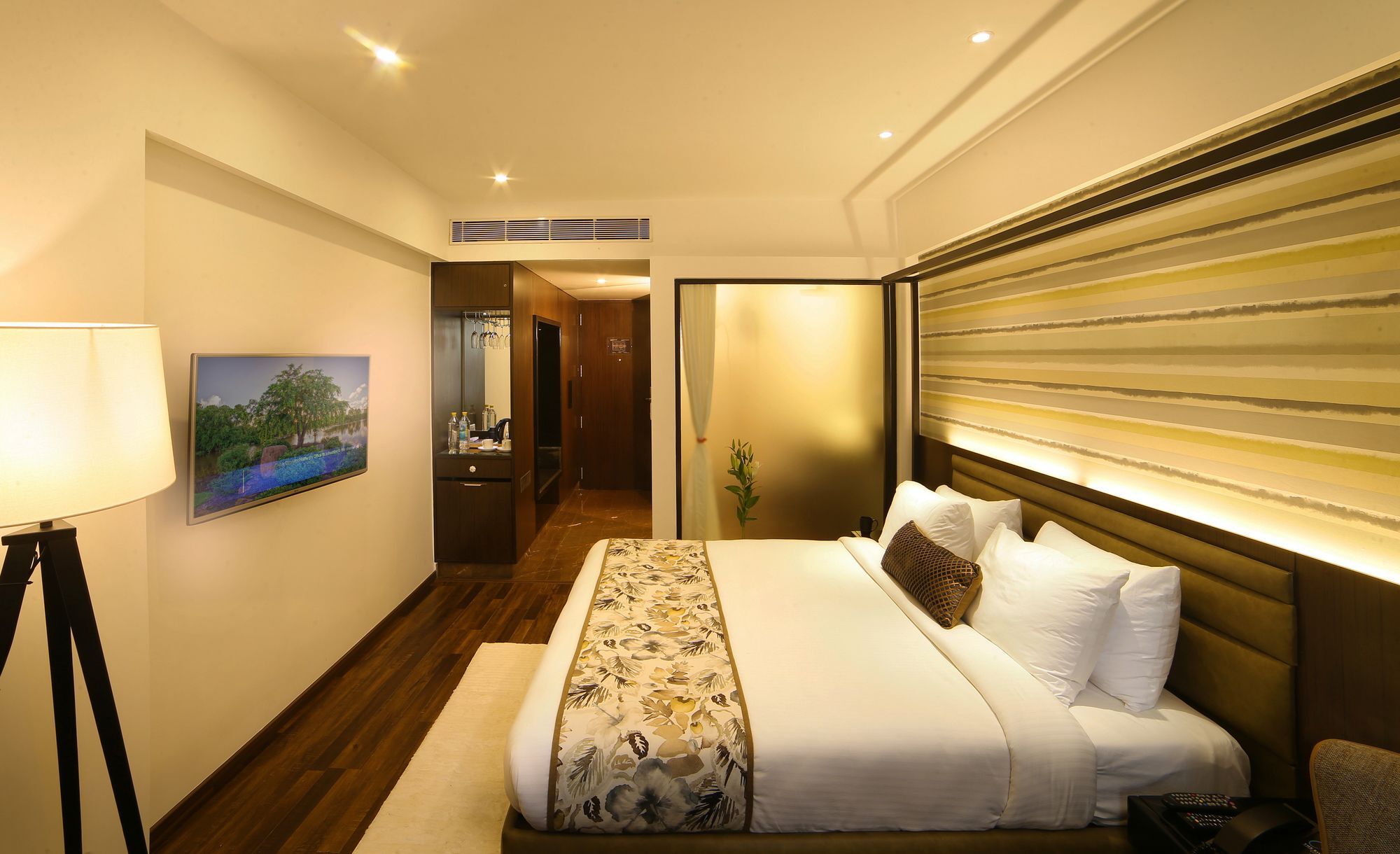 เดอะ รอยัล ซีเนต เรซ คอร์ส โร้ด Hotel บังกาลอร์ ภายนอก รูปภาพ
