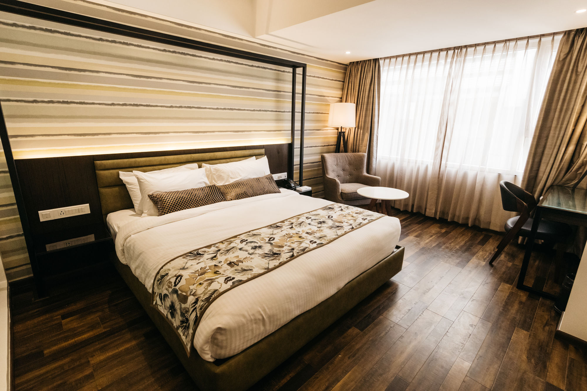เดอะ รอยัล ซีเนต เรซ คอร์ส โร้ด Hotel บังกาลอร์ ภายนอก รูปภาพ