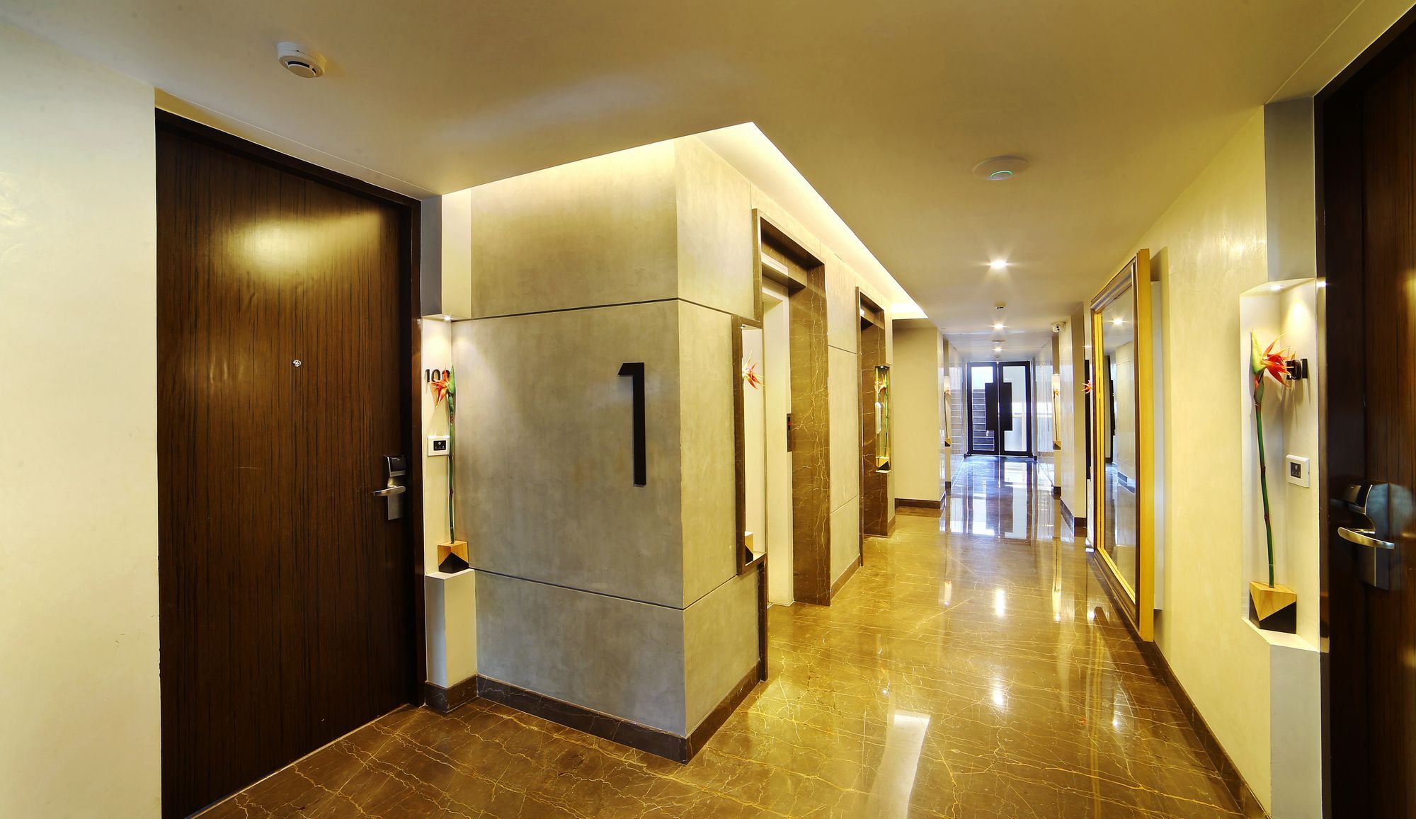 เดอะ รอยัล ซีเนต เรซ คอร์ส โร้ด Hotel บังกาลอร์ ภายนอก รูปภาพ