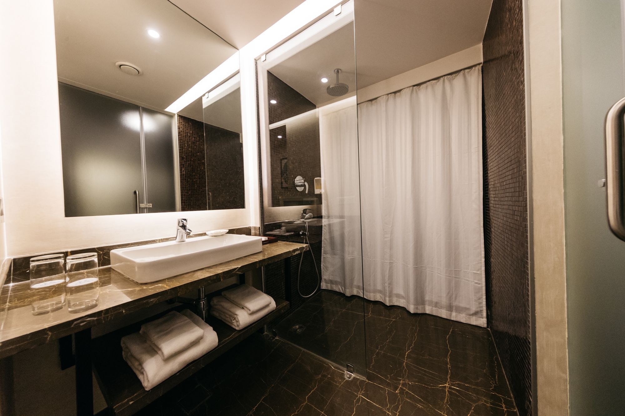 เดอะ รอยัล ซีเนต เรซ คอร์ส โร้ด Hotel บังกาลอร์ ภายนอก รูปภาพ