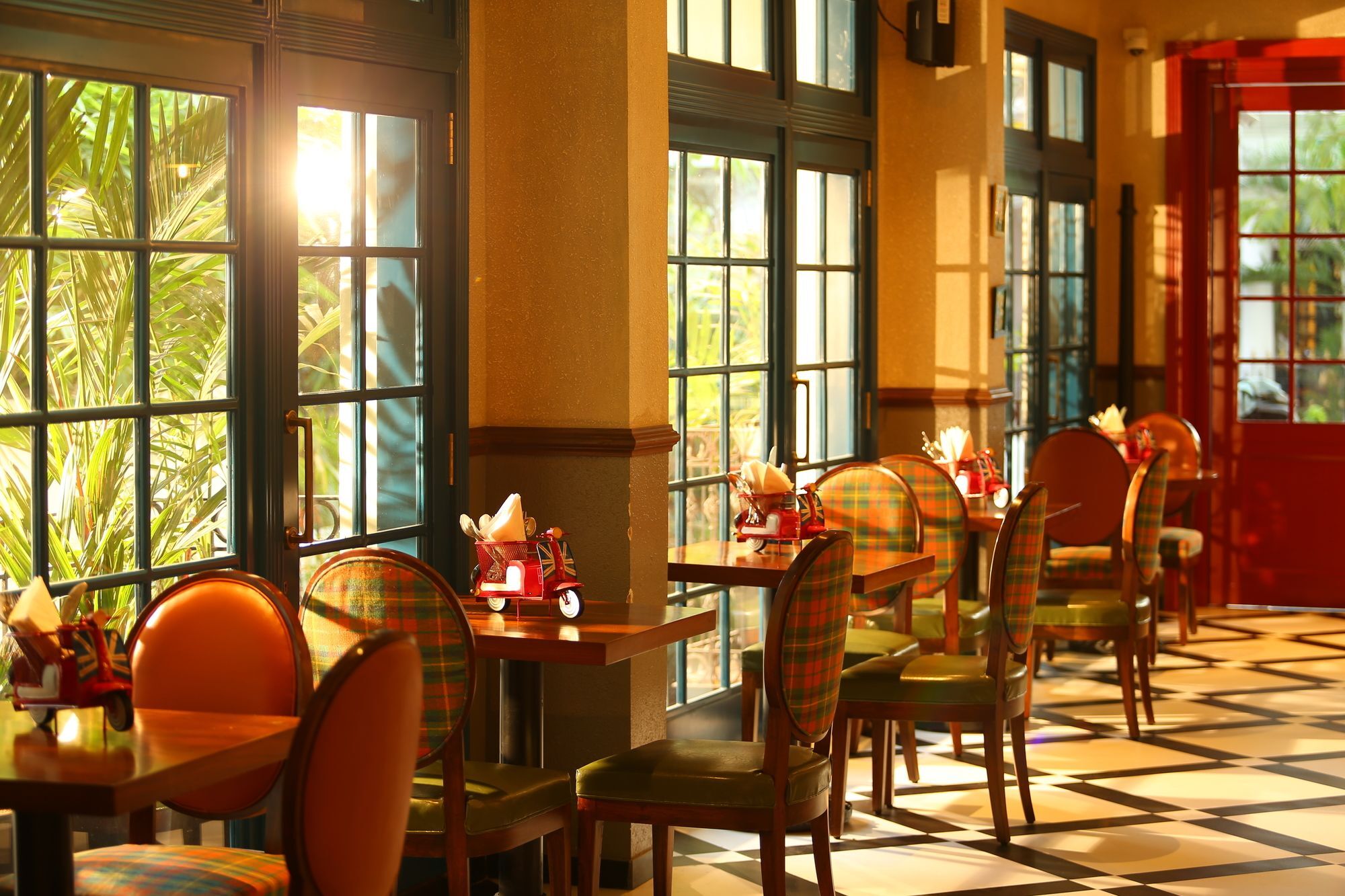 เดอะ รอยัล ซีเนต เรซ คอร์ส โร้ด Hotel บังกาลอร์ ภายนอก รูปภาพ