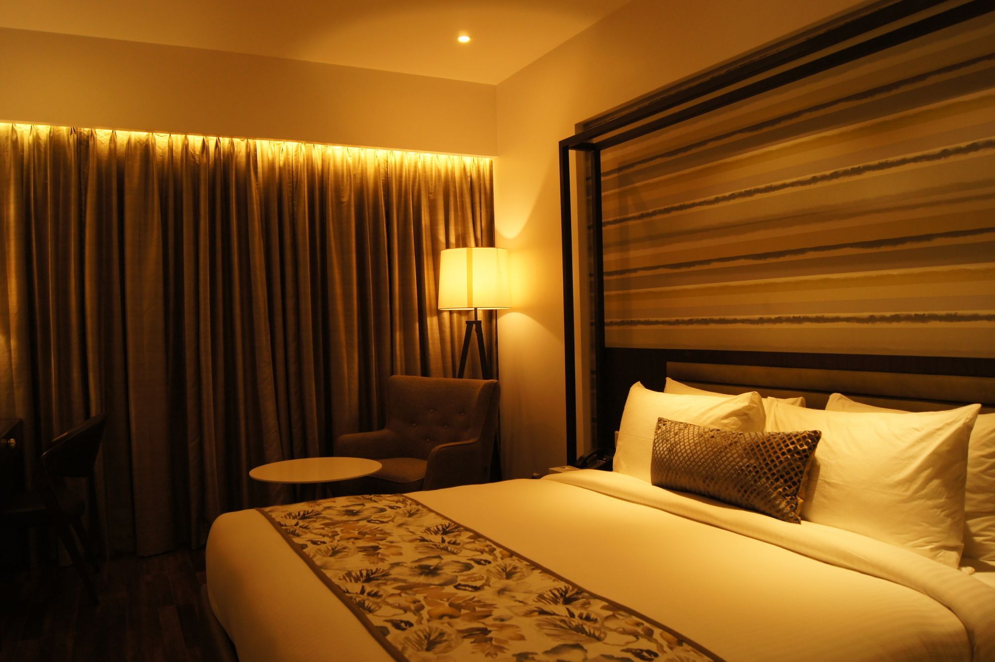เดอะ รอยัล ซีเนต เรซ คอร์ส โร้ด Hotel บังกาลอร์ ภายนอก รูปภาพ