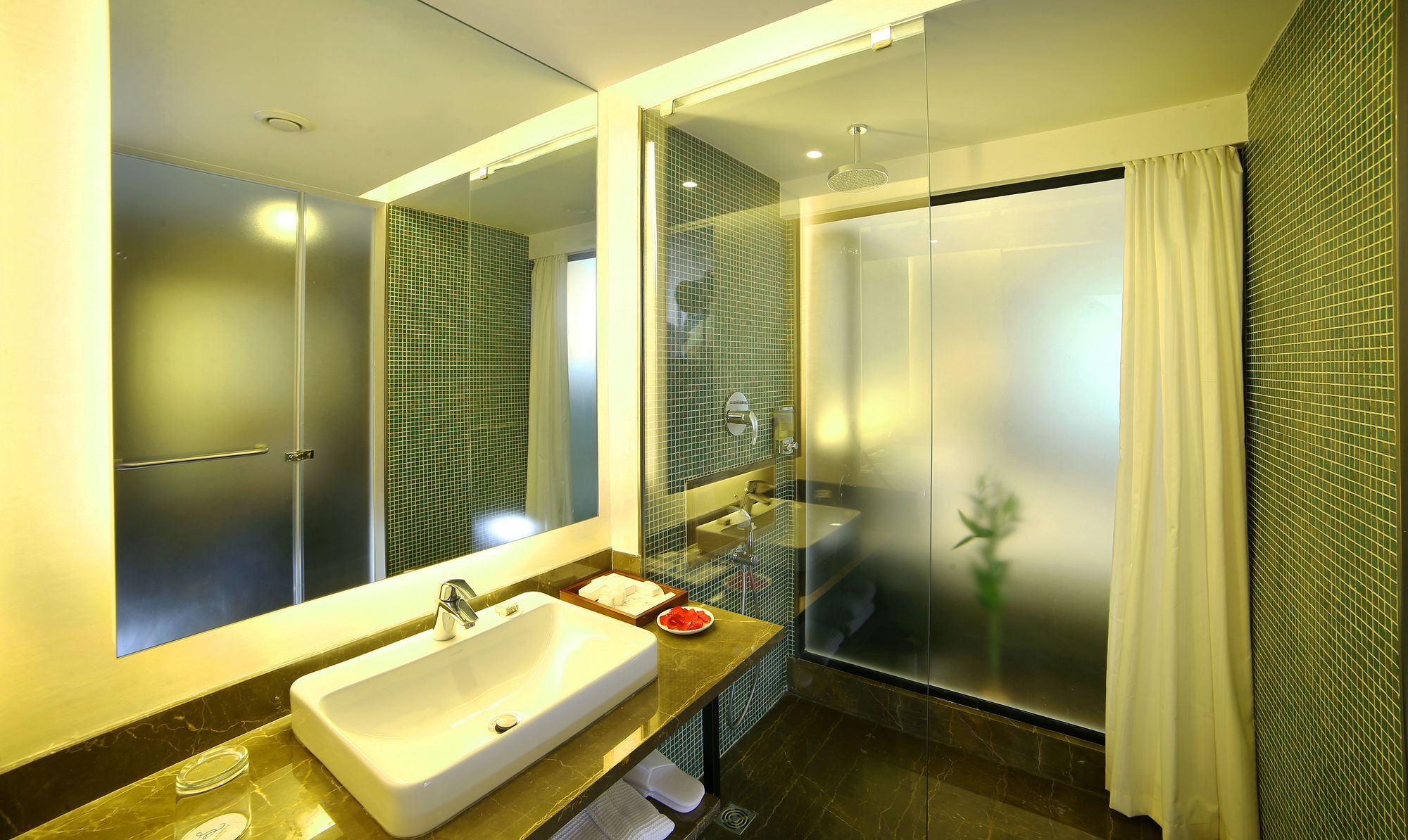 เดอะ รอยัล ซีเนต เรซ คอร์ส โร้ด Hotel บังกาลอร์ ภายนอก รูปภาพ