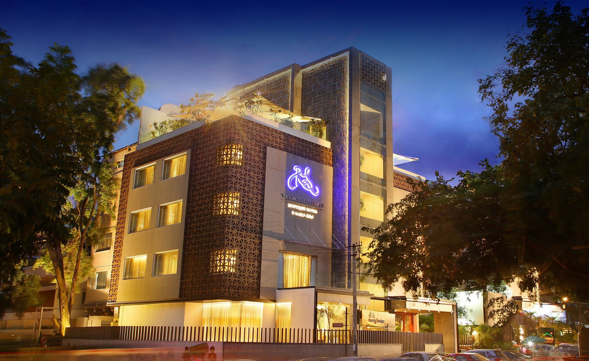 เดอะ รอยัล ซีเนต เรซ คอร์ส โร้ด Hotel บังกาลอร์ ภายนอก รูปภาพ